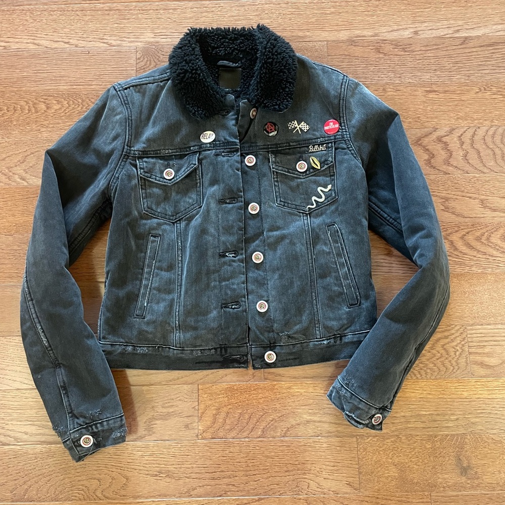 LIKE-NEW Joes Jeans Collectors Edition Charcoal Gray Denim/Sherpa Jacket w pins